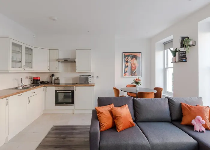 The Flirty Chambers - Fitzrovia - By Frankie Says