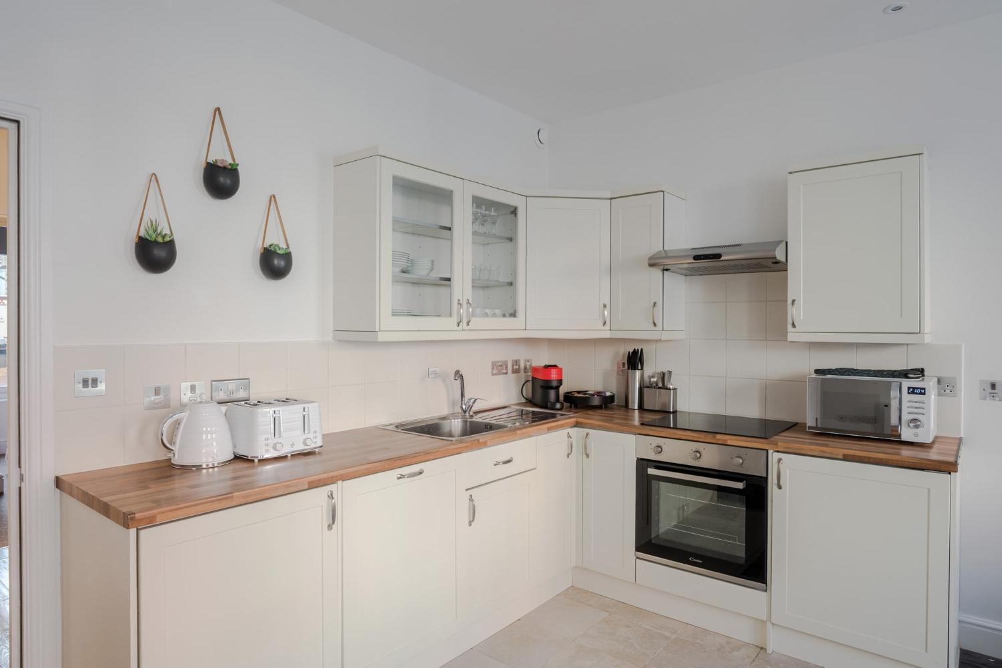 The Flirty Chambers - Fitzrovia - By Frankie Says Apartment *