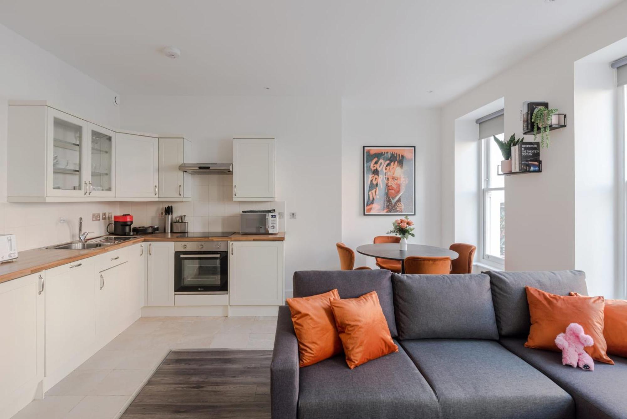 The Flirty Chambers - Fitzrovia - By Frankie Says Apartment